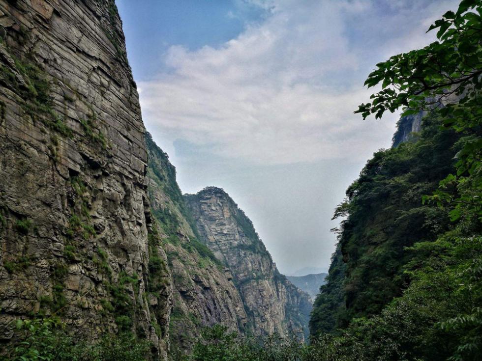 武汉出发短途自驾游线路,景点攻略收藏    介绍:剪刀峡因山峰对峙,瀑