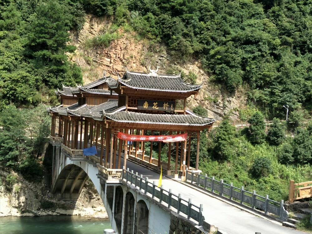 凯里免费景点 1 免费 南花苗寨 南花苗寨是贵州著名的苗族风情旅游