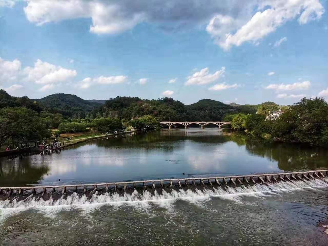 仙都景区朱潭山