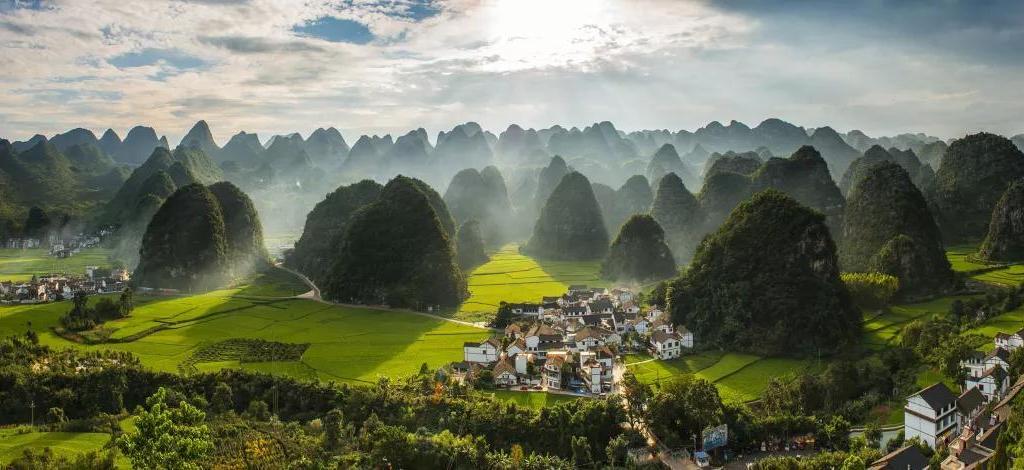 重庆出发黔西南6日自驾游：乌蒙大草原-万峰林-马岭河峡谷-天龙屯堡6天轻奢自驾游