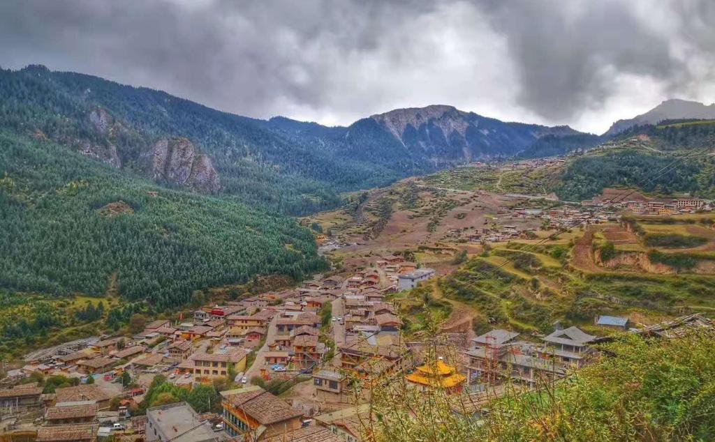 北京出发甘南12日自驾游：崆峒山-扎尕那-四姑娘山-卧龙大熊猫12日自驾游