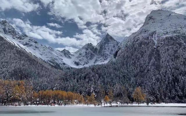 重庆出发周边3日赏雪自驾游：毕棚沟-磐羊湖-龙王海-甘堡藏寨3日川西自驾游