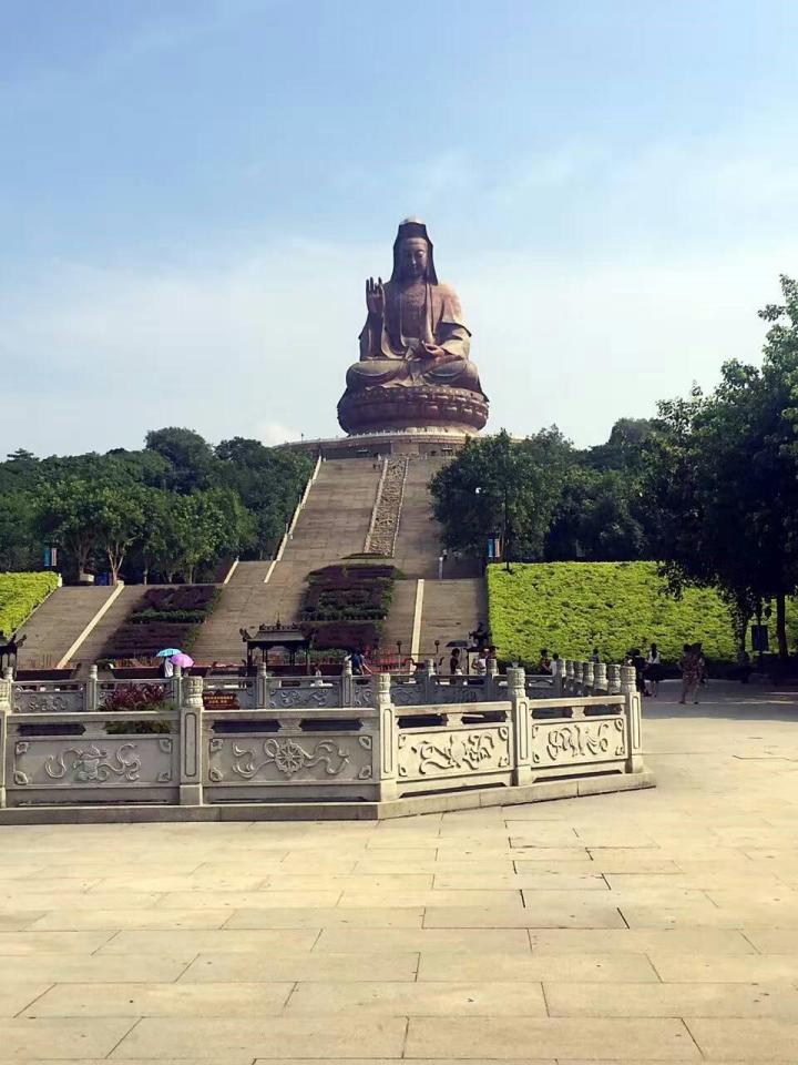 西樵山风景区建议可以一大早就上山来,呼吸新鲜的空气